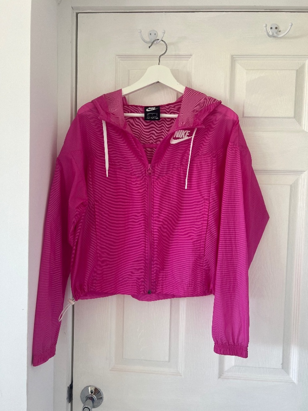 Nike Fuchsia Pink Windbreaker Jacket Woman's M Full Zip Hooded Outerwear(Medium)